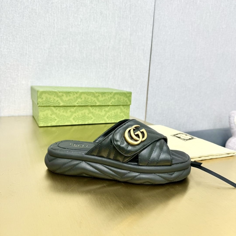 G*u*i slippers